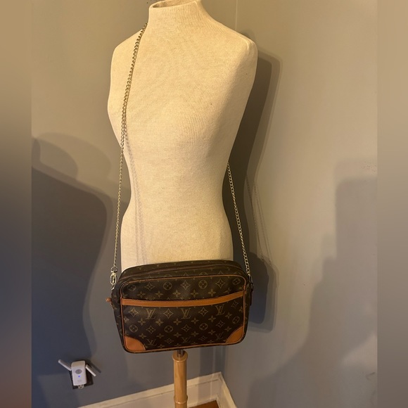 Louis Vuitton Handbags - Authentic Louis Vuitton trocadero 24 cross body
